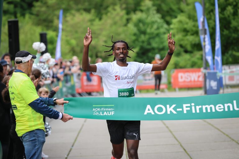 20250605-do-AOK Firmenlauf Foto Schaper_358